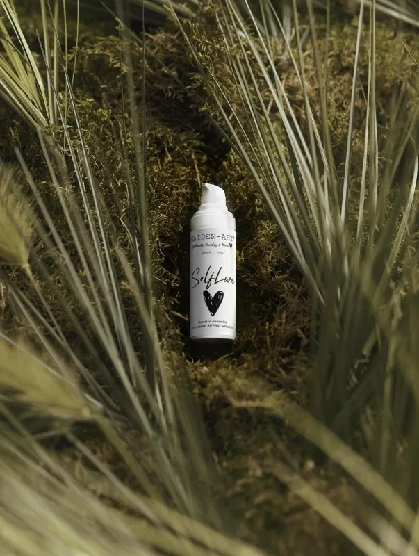 Maiden Art - Sunrise Serenity Tinted Sunscreen SPF30–30ml With Zinc Oxide, Raspberry Seed Oil, Sea Buckthorn & Hyaluronic Acid No White Cast, Lightweight & Skin-Tone Enhancing For a Radiant Healthy Glow-Perfect for Normal to Dry Skin