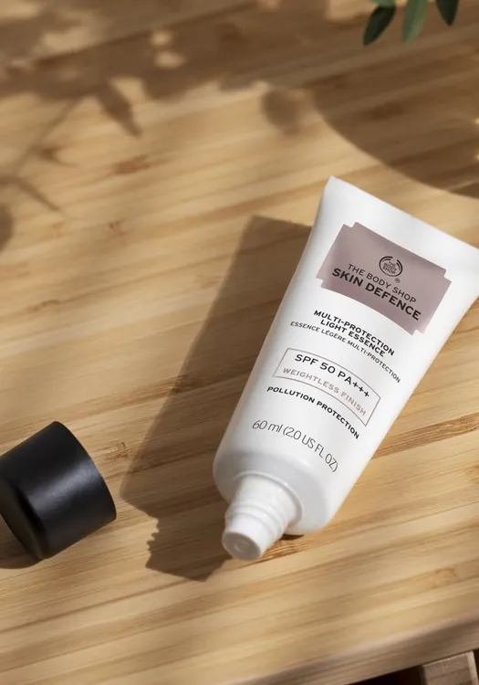 The Bodyshop Skin Defence Multi- Protection Light Essence SPF 50 PA    